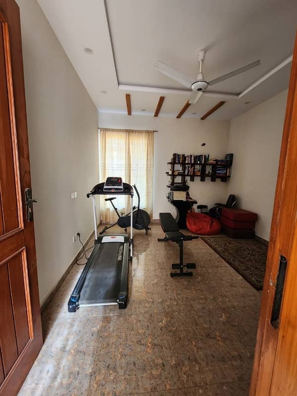 1 Kanal Upper Portion 3 Bed with attached bath for Rent on Hot Location is available for Rent DHA Phase 5 ,Lahore 2