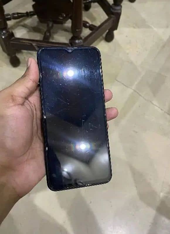 vivo y33s mobile hai 8+4hai bs glass change ha or koi bi masla nhe hai 0