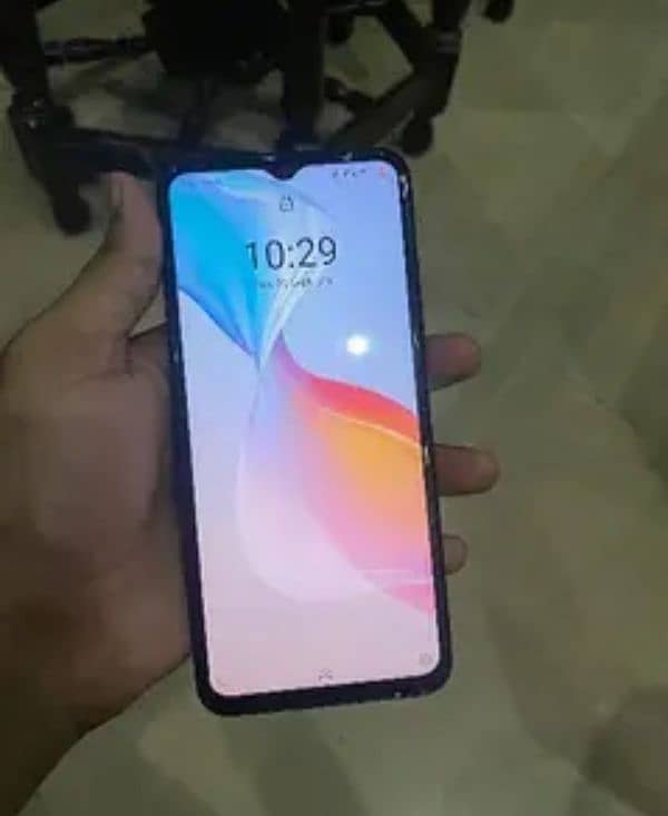 vivo y33s mobile hai 8+4hai bs glass change ha or koi bi masla nhe hai 4