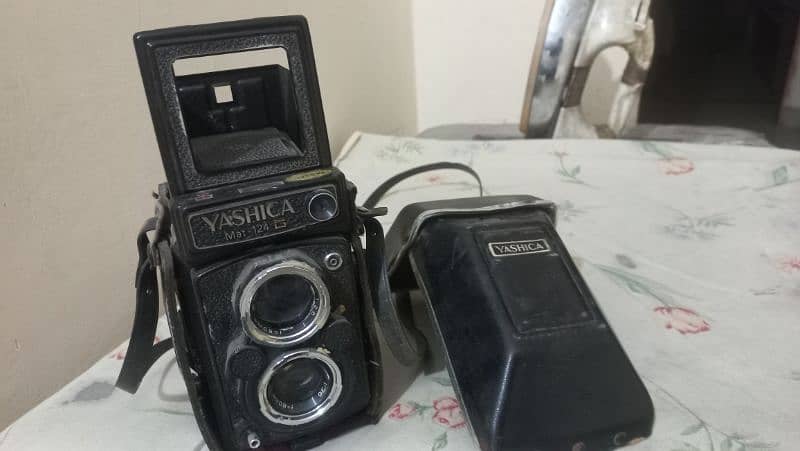 Antique Yashica Camera 0