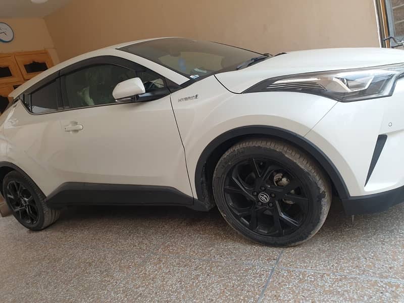 Toyota C-HR 2024 4