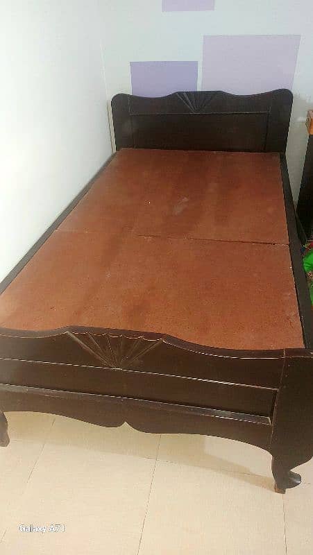 single bed of wood best quality. no damage. ideal for kids 1