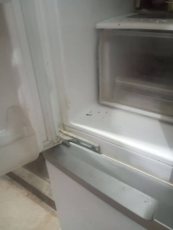 Kenwood refrigerator  good condition 7