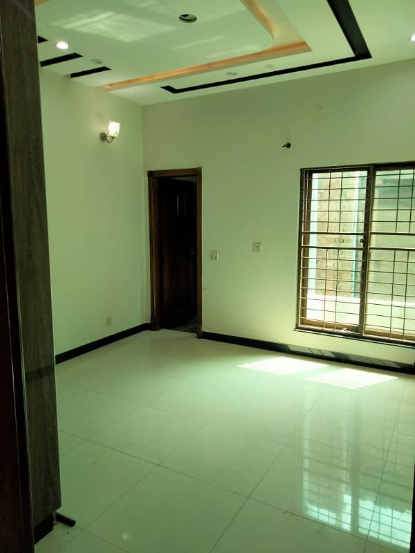 10 MARLA BARND NEW SACEND FLOOR FOR RENT IN JUBIEEL TOWN 2