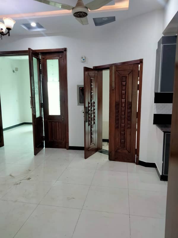 10 MARLA BARND NEW SACEND FLOOR FOR RENT IN JUBIEEL TOWN 5