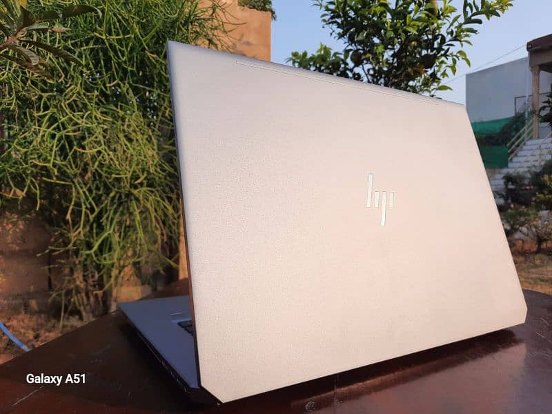 HP Zbook Studio | i7 9th H 14