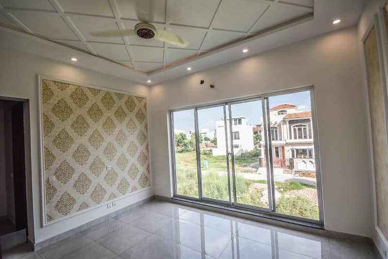 5 Marla Modern Design House in Excellent Condition is Up for Rent in DHA Lahore 24