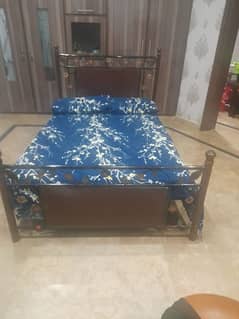 Single iron bed