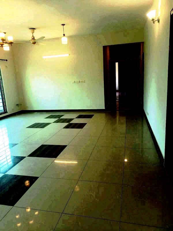 Exclusive Near Mosque & Park 5th Floor Apartment For Sale In Prime Location Call Now! 8