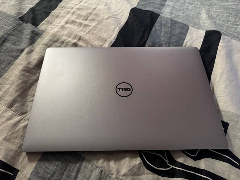 Dell XPS 15 9550 i7 6th Gen HQ 4k touch GPU 960m 1