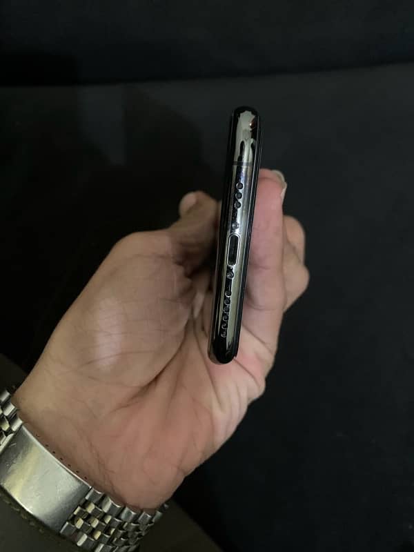 Apple iPhone xs 3