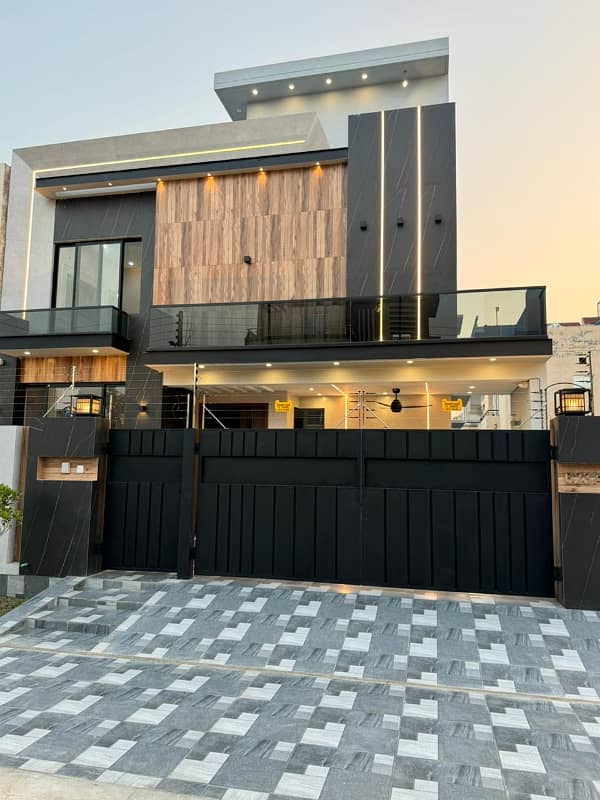 10 Marla Brand New House For Sale In Central Park Housing Scheme 0