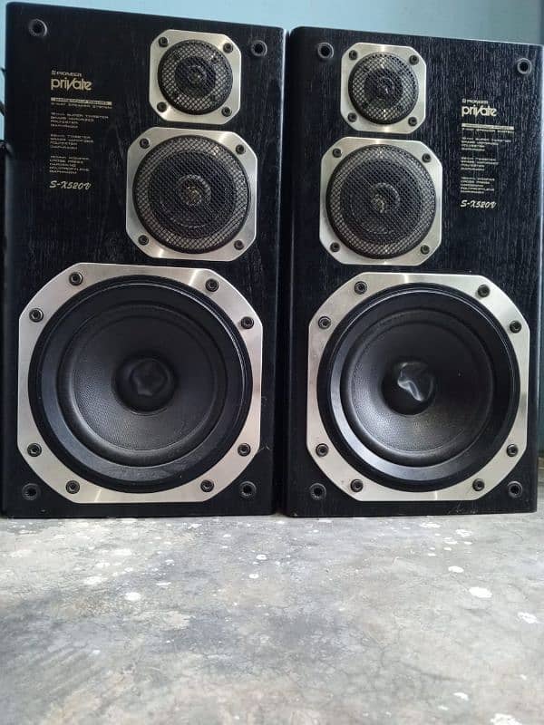 speaker and amplifier 10