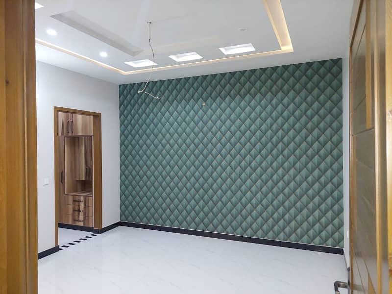 10 Marla Brand New House For Rent MODEL CITY 1 FAISALABAD VIP LOCATION Park Facing 3