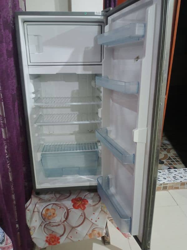 Mini  Fridge For Sale 0