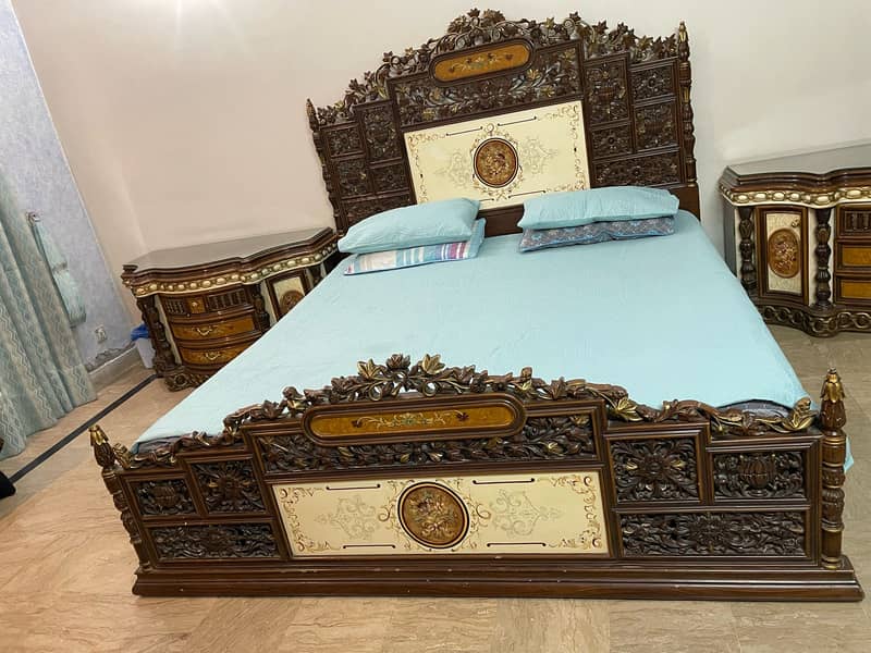 Walnuts Wood King Size Bed 2