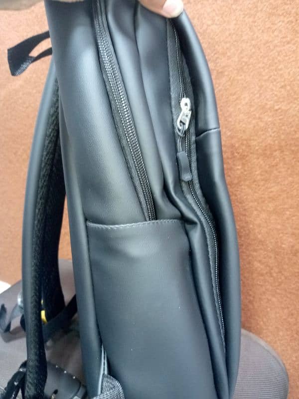 laptop leather bag. 3