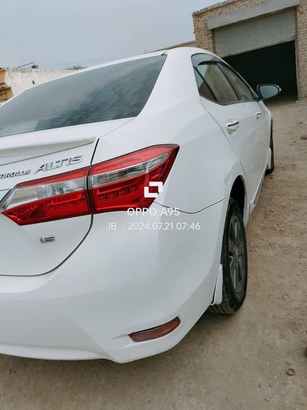 Toyota Corolla Altis 2017 4