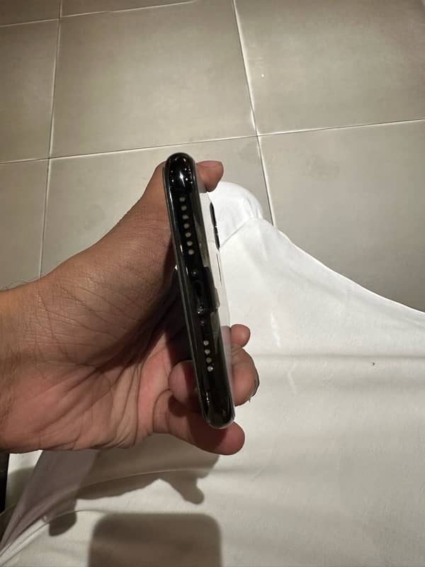 Iphone 11 pro max PTA approved 5