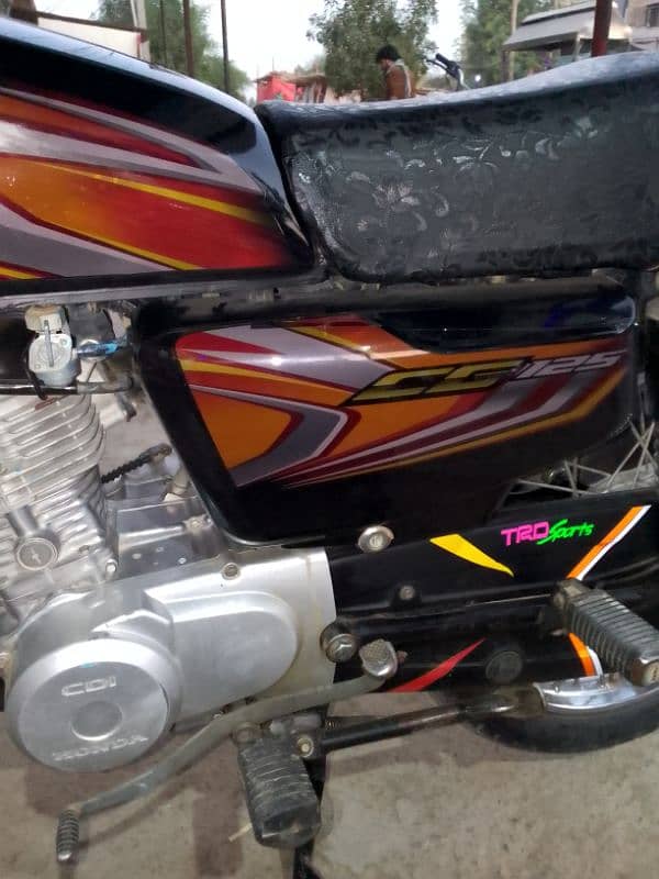 Good condition for bike and genuine pakka 22 model  and urgent sale 6