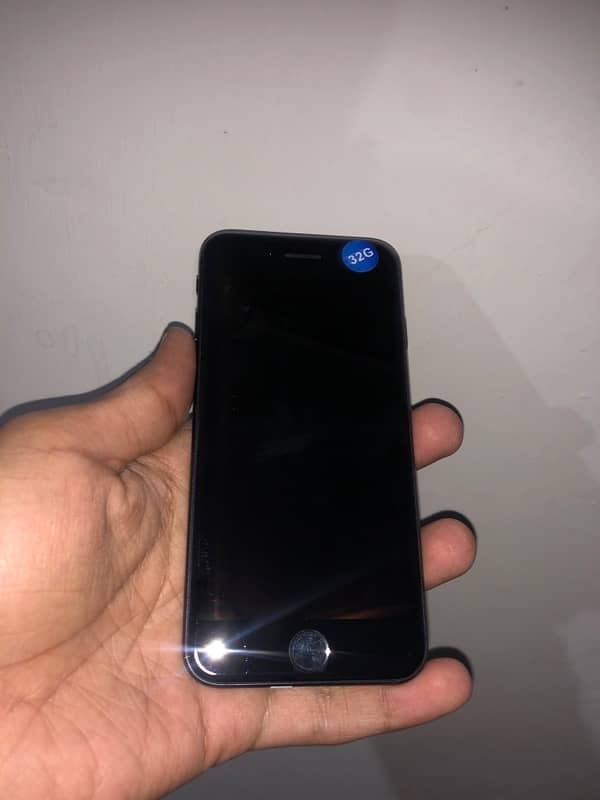 Iphone 7 {2months sim time avlible} 1