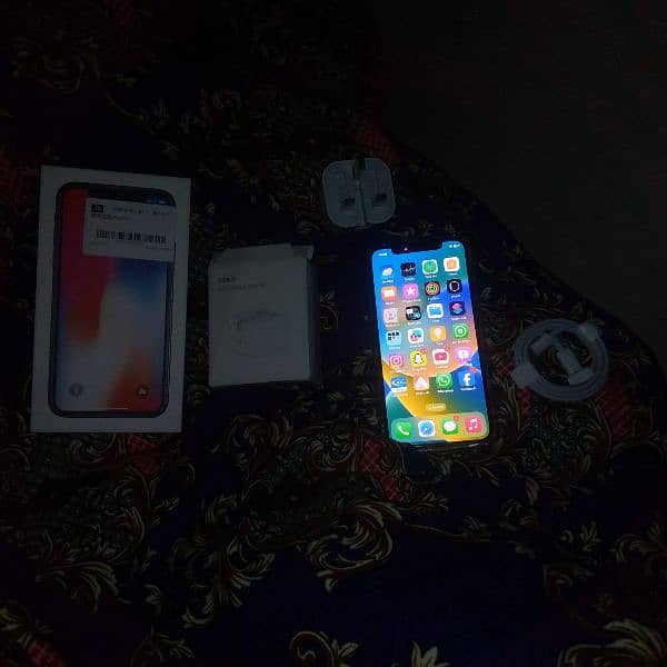 NEGOTIABLE IPHONE X 256 GB NON PTA FULLY WATER PROOF WITH BOX AN CHRGR 0