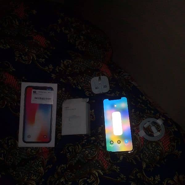 NEGOTIABLE IPHONE X 256 GB NON PTA FULLY WATER PROOF WITH BOX AN CHRGR 1