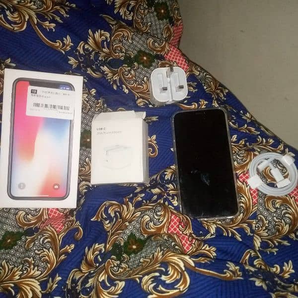 NEGOTIABLE IPHONE X 256 GB NON PTA FULLY WATER PROOF WITH BOX AN CHRGR 3