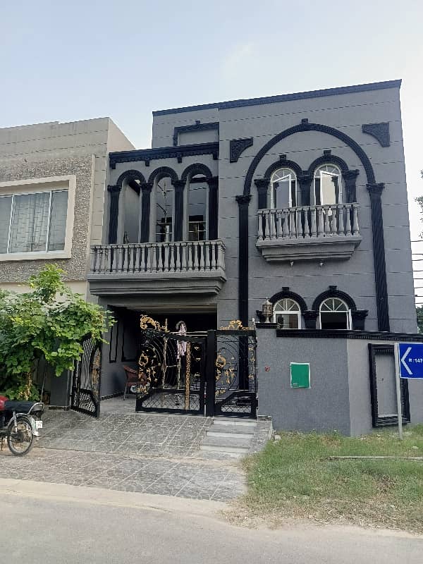 Bahriya Nasheman Sunflower Block 5.75 Corner Marla Spanish House For Sale Prime Location Facing Park Near Tooo Market And Masjid. . 0