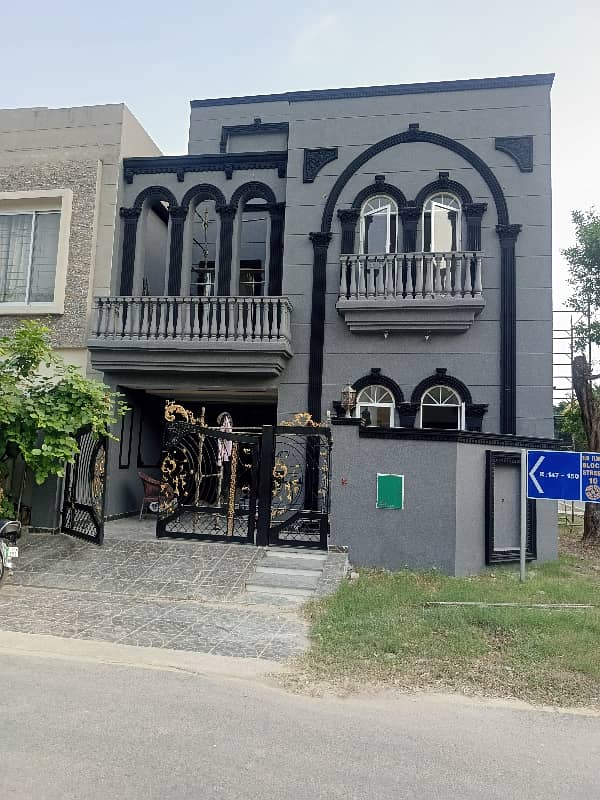 Bahriya Nasheman Sunflower Block 5.75 Corner Marla Spanish House For Sale Prime Location Facing Park Near Tooo Market And Masjid. . 1