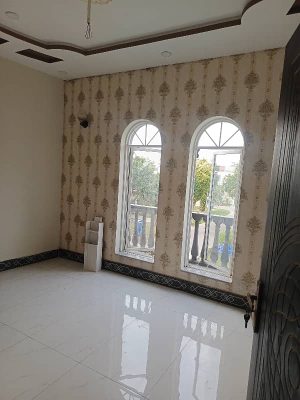 Bahriya Nasheman Sunflower Block 5.75 Corner Marla Spanish House For Sale Prime Location Facing Park Near Tooo Market And Masjid. . 13