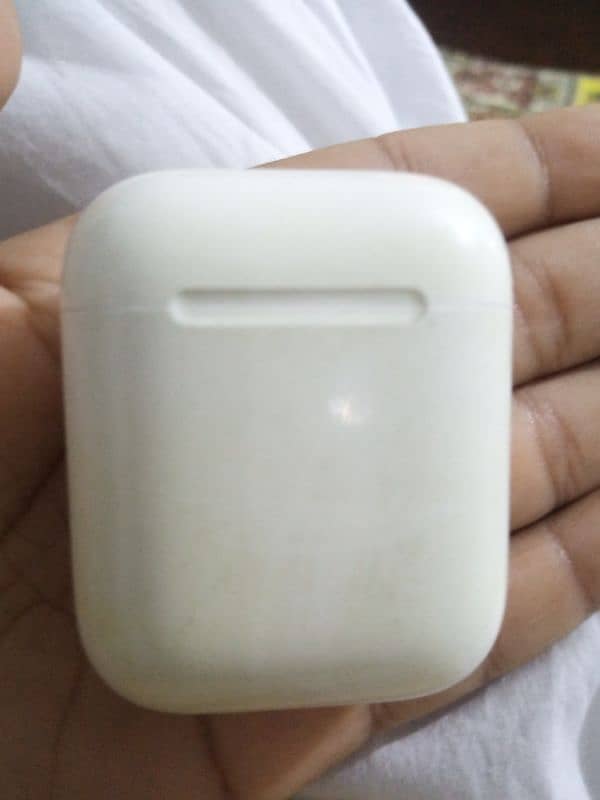 EarPods in excellent condition. 3