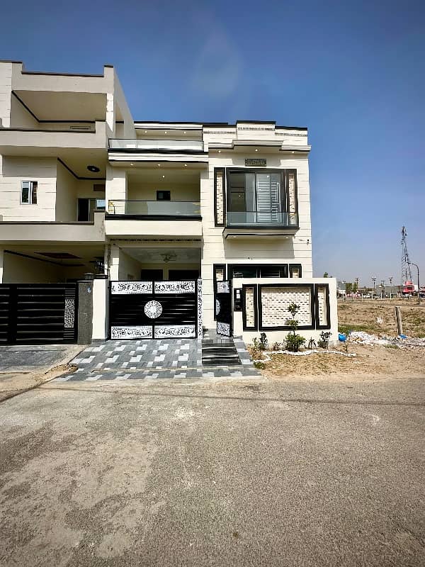 Central Park AA Block 5 Marla Most Beautiful Modern Design House Available For Sale Prime Location Near Tooo Park And Masjid. . 0