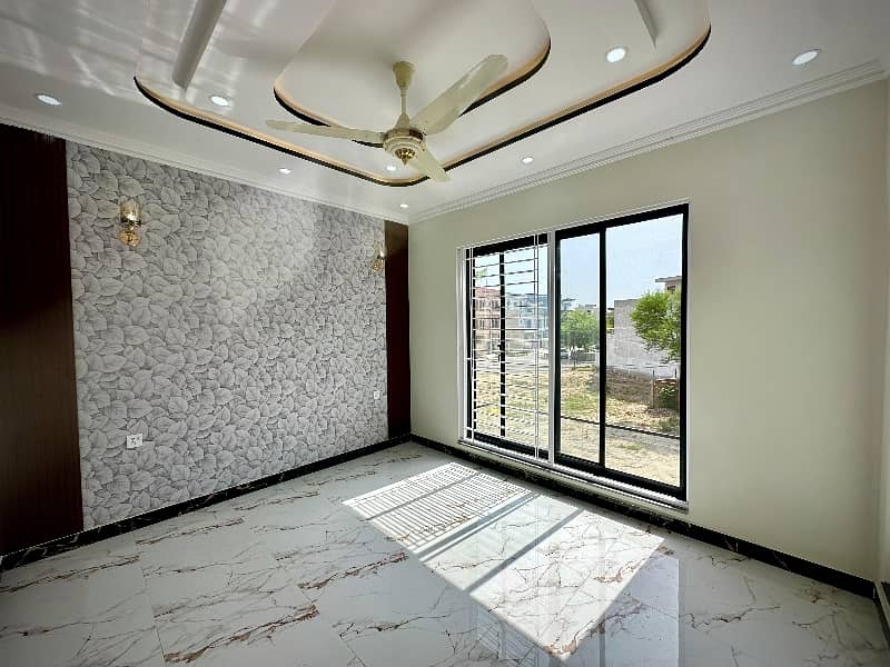 Central Park AA Block 5 Marla Most Beautiful Modern Design House Available For Sale Prime Location Near Tooo Park And Masjid. . 20