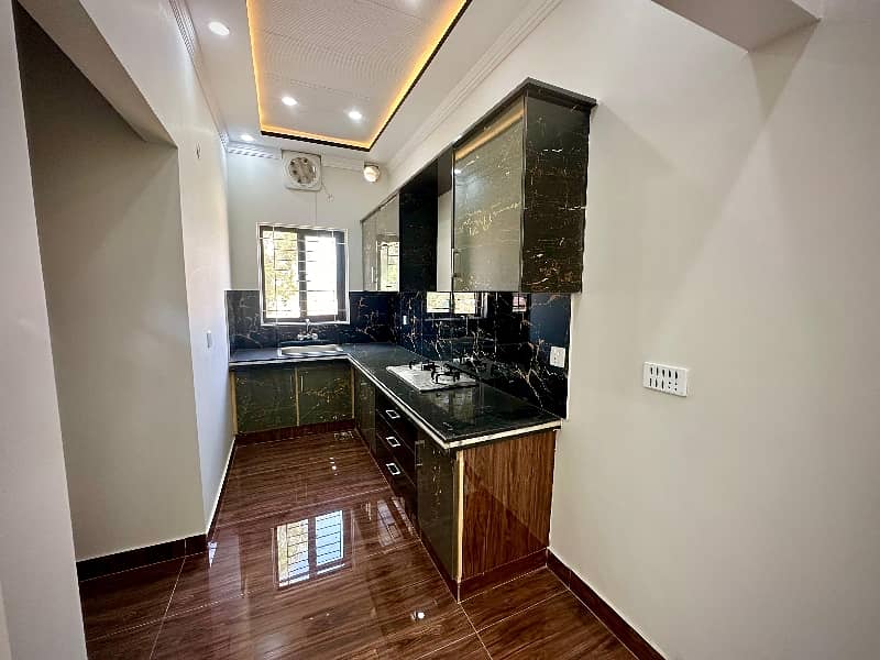 Central Park AA Block 5 Marla Most Beautiful Modern Design House Available For Sale Prime Location Near Tooo Park And Masjid. . 23