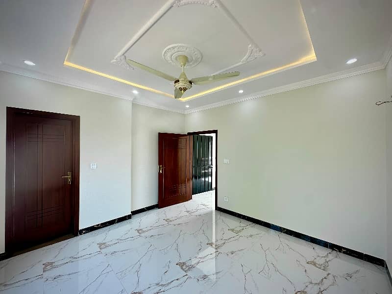 Central Park AA Block 5 Marla Most Beautiful Modern Design House Available For Sale Prime Location Near Tooo Park And Masjid. . 27