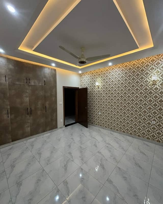 A Perfect House Awaits You In Central Park - Block F Lahore 9