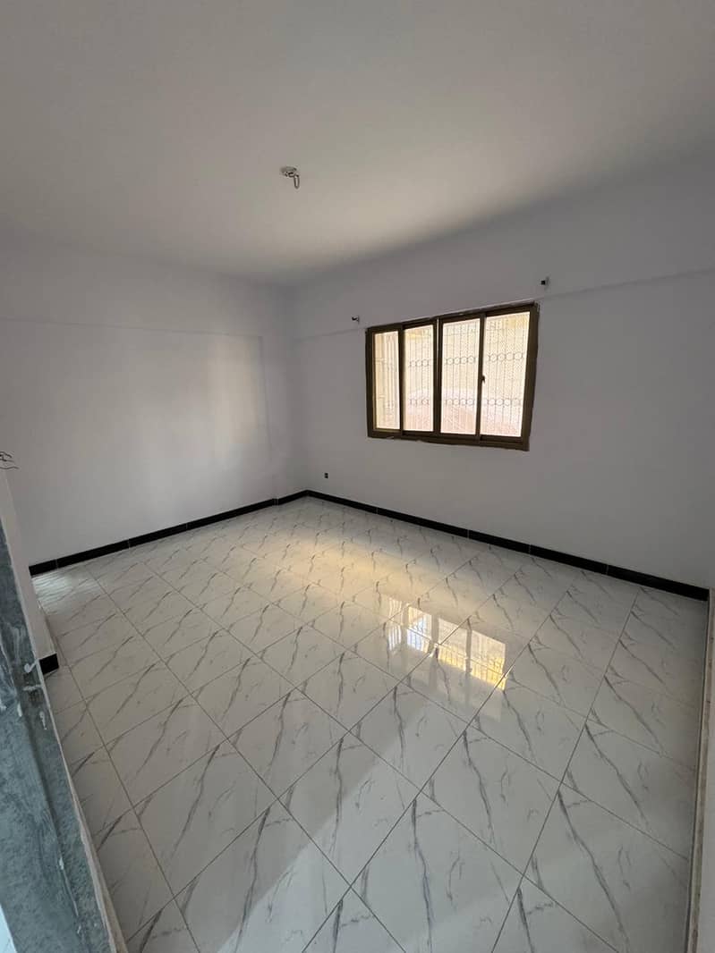 3 BED DD Flat For Sale In Crescent Square Gulshan e Iqbal - Block 11 1