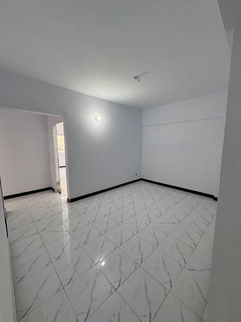 3 BED DD Flat For Sale In Crescent Square Gulshan e Iqbal - Block 11 3