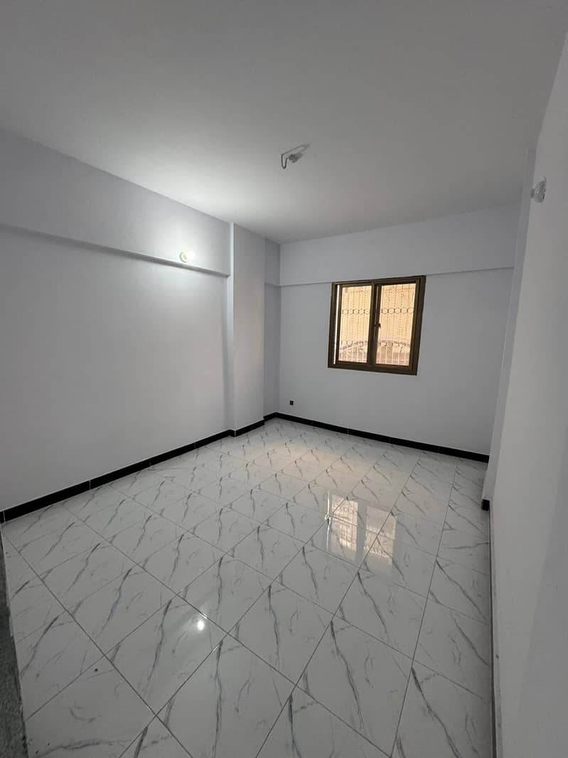 3 BED DD Flat For Sale In Crescent Square Gulshan e Iqbal - Block 11 5