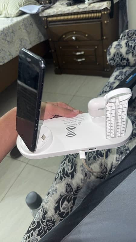 multifunction charging stand 5in1 charger 1