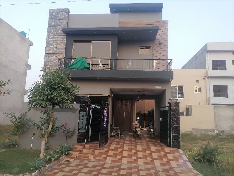 Ready To Buy A Prime Location House In Central Park - Block A1 Lahore 0