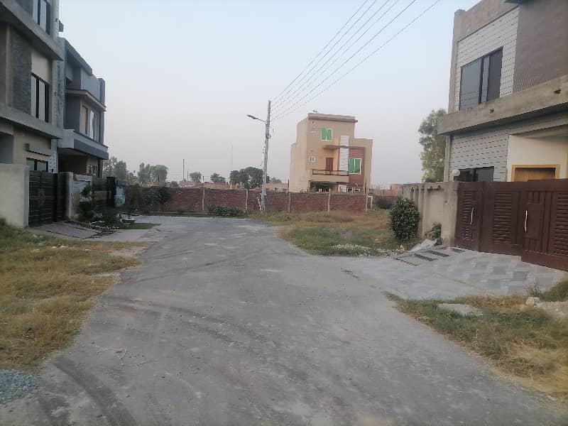 Ready To Buy A Prime Location House In Central Park - Block A1 Lahore 4