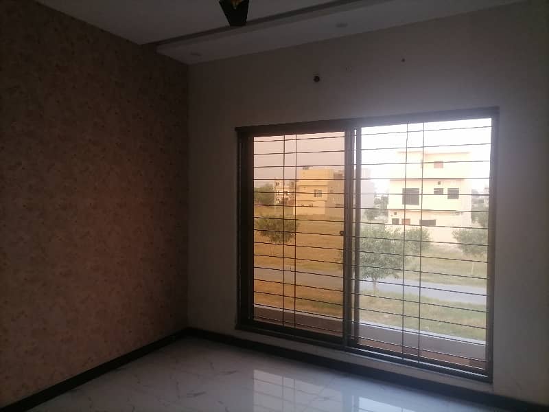 Ready To Buy A Prime Location House In Central Park - Block A1 Lahore 15