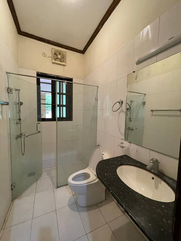 BEAUTIFUL HOUSE AVAILABLE FOR RENT IN BANIGALA 10