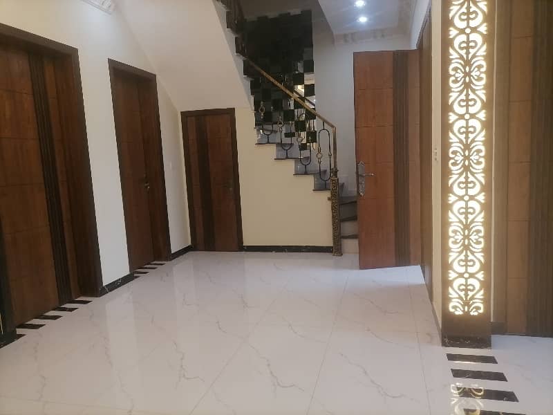 Ideal Prime Location 5 Marla House Available In Central Park - Block A1, Lahore 9