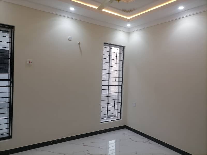 Ideal Prime Location 5 Marla House Available In Central Park - Block A1, Lahore 20