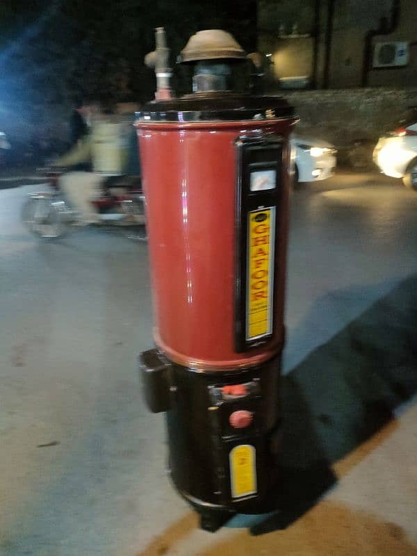 gas Geyser 25 gallon new 6 munth used 1