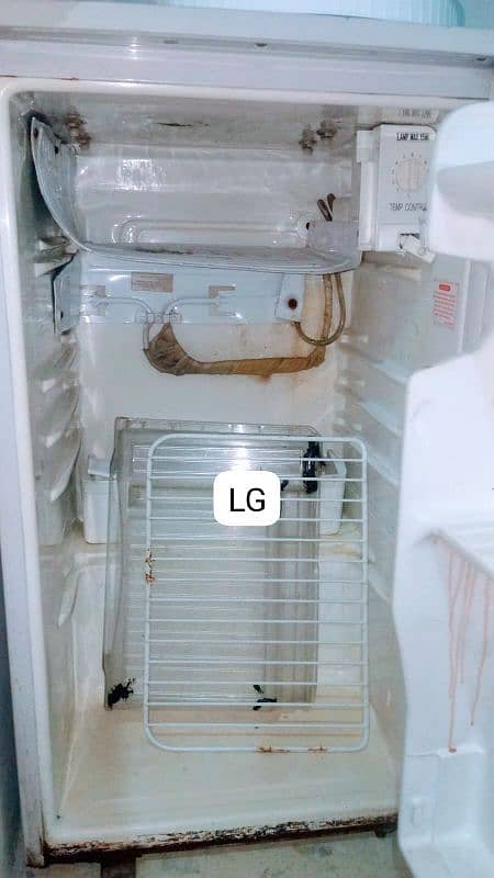 LG mini Fridge 1