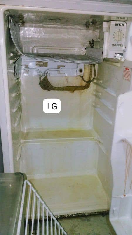 LG mini Fridge 2